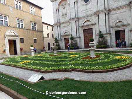 Or, cluster lots of small container plants in artistic patterns to create this masterpiece outside the cathedral in Pienza. It's a seasonal attraction set up by flower nurseries, we were told.